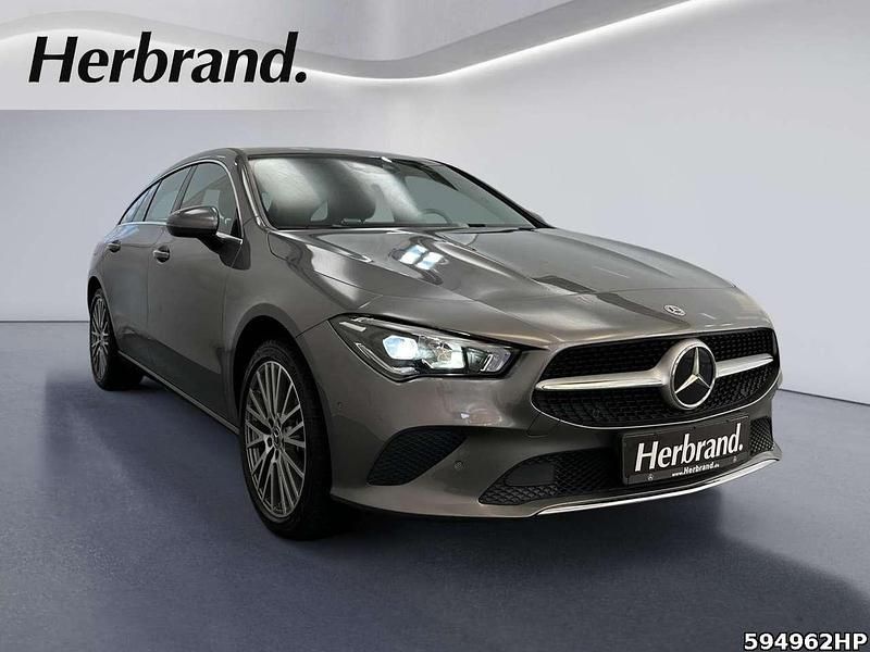 Gebraucht Mercedes CLA250e Progressive 160 PS (117 kW) 2022 Metalliclack mountaingrau Limousine