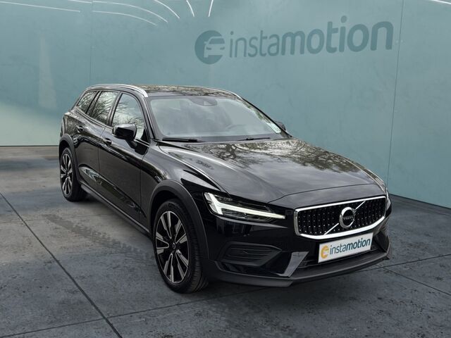 Schwarz Gebraucht 2021 Volvo V60 CC Pro Kombi | 33.290 € (Fairer Preis) - Bild 1/2