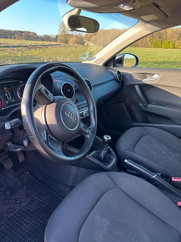 Second-hand Audi A1 90 CP (66 kW) 2015 Negru Hatchback