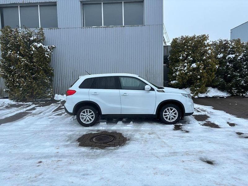 Gebraucht Suzuki Vitara Comfort+ 120 PS (88 kW) 2017 Weiß SUV