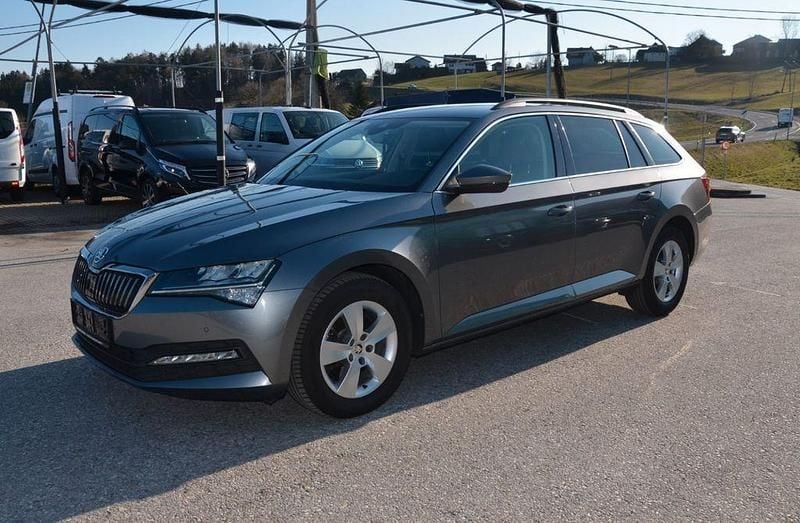 Gebraucht Skoda Superb 150 PS (110 kW) 2022 Grau Kombi