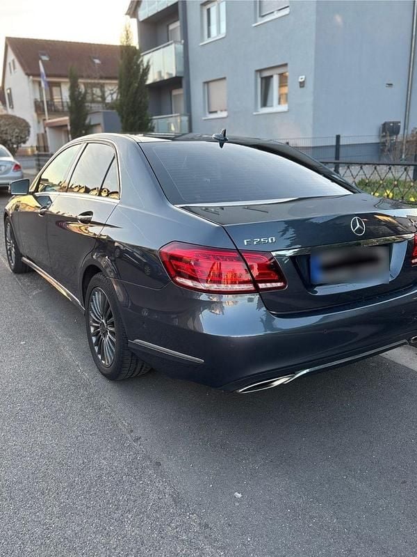 Gebraucht Mercedes E250 204 PS (150 kW) 2017 Grau Limousine