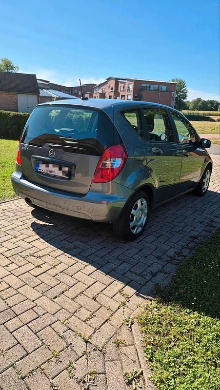 Grau Gebraucht 2011 Mercedes A160 Kleinwagen | 4.950 € (Fairer Preis) - Bild 1/4