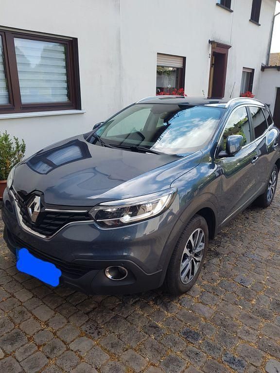 Grau Gebraucht 2018 Renault Kadjar Collection SUV | 10.950 € (Superpreis) - Bild 1/4