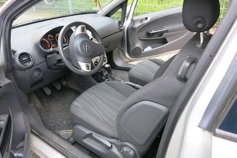 Silber Gebraucht 2007 Opel Corsa Edition Limousine | 1.890 € (Guter Preis) - Bild 1/4