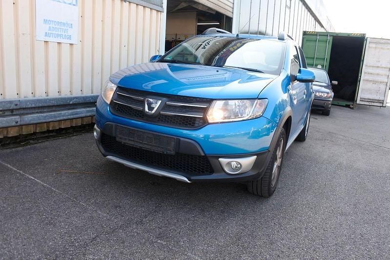 Grün Gebraucht 2014 Dacia Sandero Prestige Kleinwagen | 3.599 € (Fairer Preis) - Bild 1/4