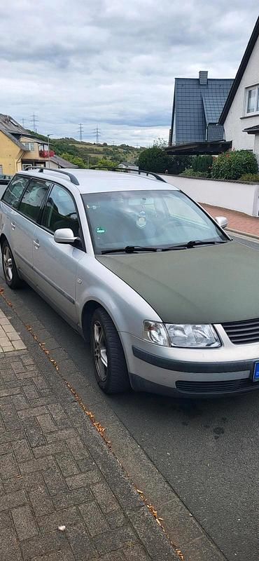 Silber Gebraucht 2000 VW Passat Kombi | 500 € (Superpreis) - Bild 1/4