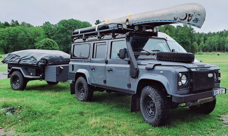 Grau Gebraucht 2004 Land Rover Defender SUV | 45.000 € - Bild 1/4