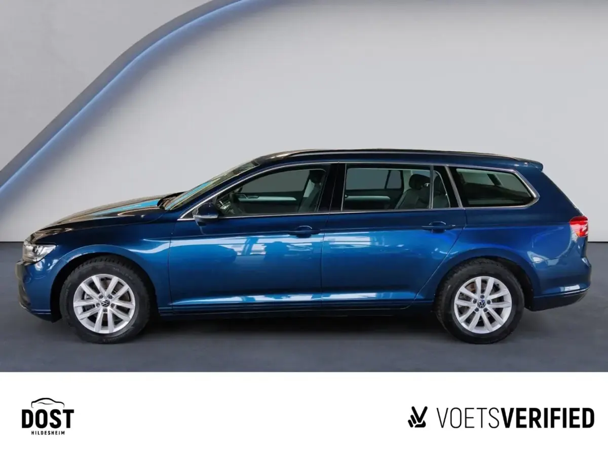 Gebraucht VW Passat Business 150 PS (110 kW) 2023 Blau Kombi