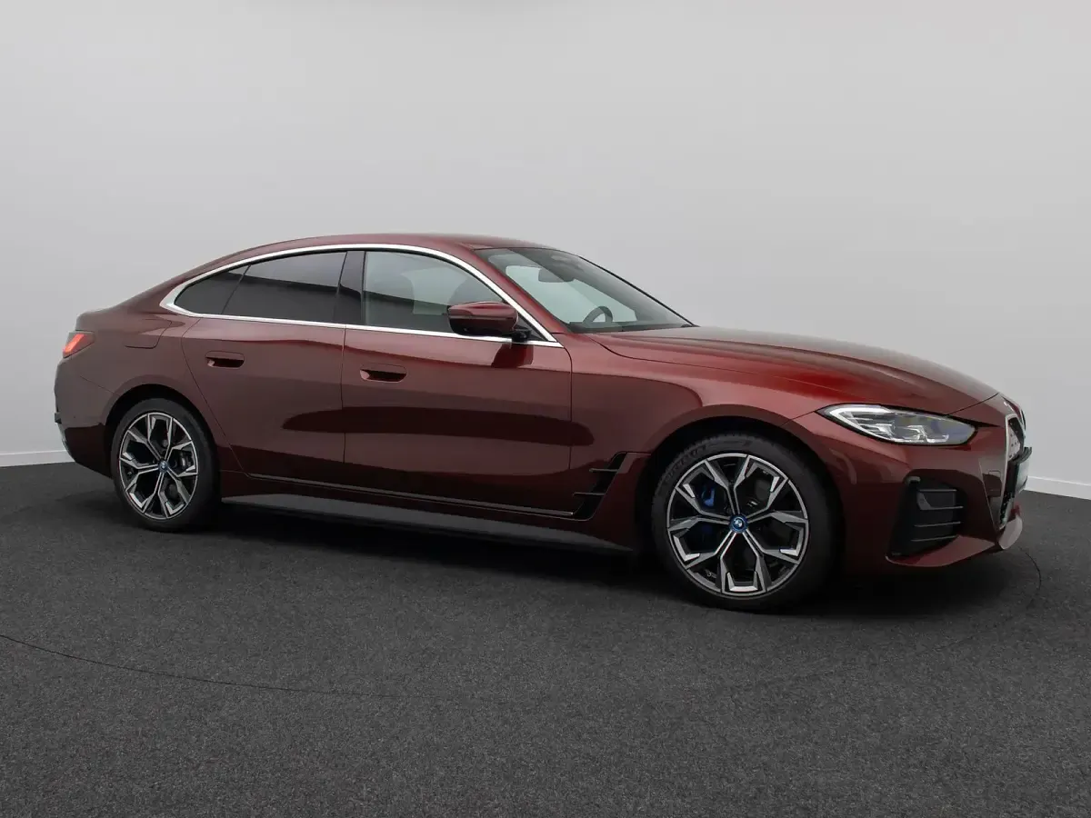 Gebraucht BMW i4 M Sport 250 kW (340 PS) 2023 Aventurinrot c57 Limousine