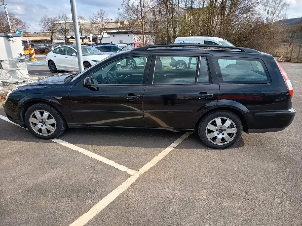 Gebraucht Ford Mondeo 131 PS (96 kW) 2004 Schwarz Kombi