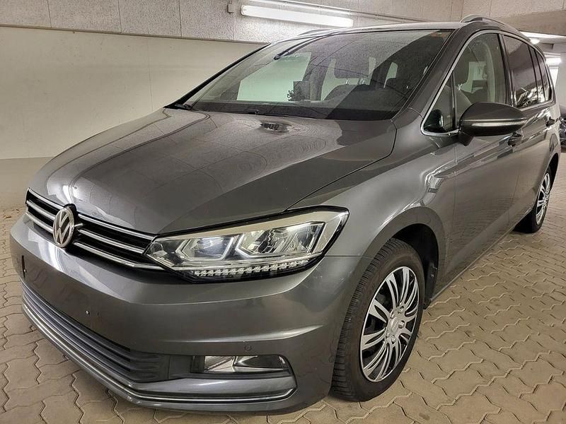 Grau Gebraucht 2016 VW Touran Highline Van / Kleinbus | 13.800 € (Fairer Preis) - Bild 1/4