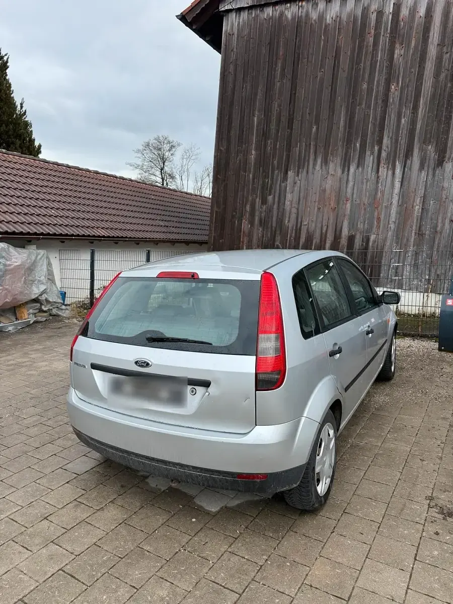 Gebraucht Ford Fiesta 60 PS (44 kW) 2003 Silber Kleinwagen