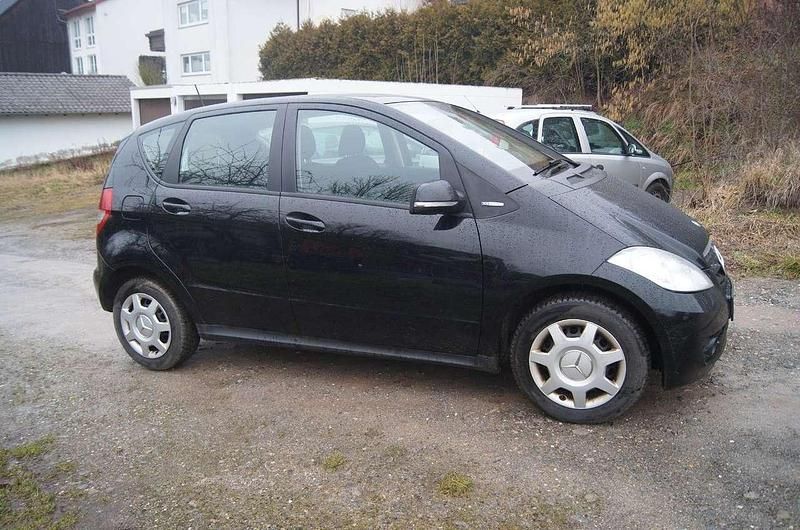 Gebraucht Mercedes A160 95 PS (69 kW) 2010 Schwarz Kleinwagen