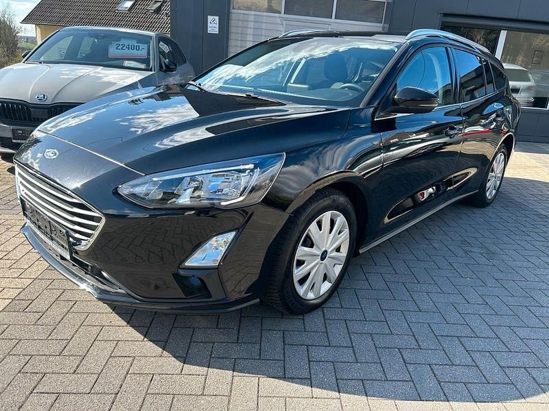 Gebraucht Ford Focus Cool & Connect 120 PS (88 kW) 2020 Schwarz Limousine