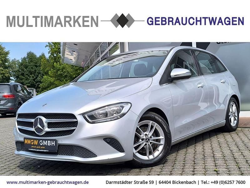 Iridiumsilber Gebraucht 2020 Mercedes B180 Style Van / Kleinbus | 20.990 € (Etwas zu teuer) - Bild 1/4