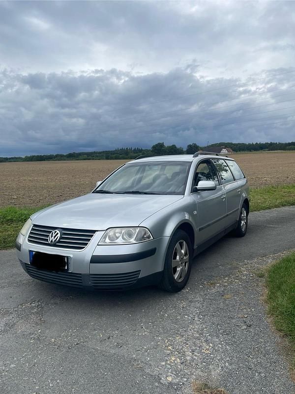 Silber Gebraucht 2002 VW Passat Kombi | 799 € (Superpreis) - Bild 1/4