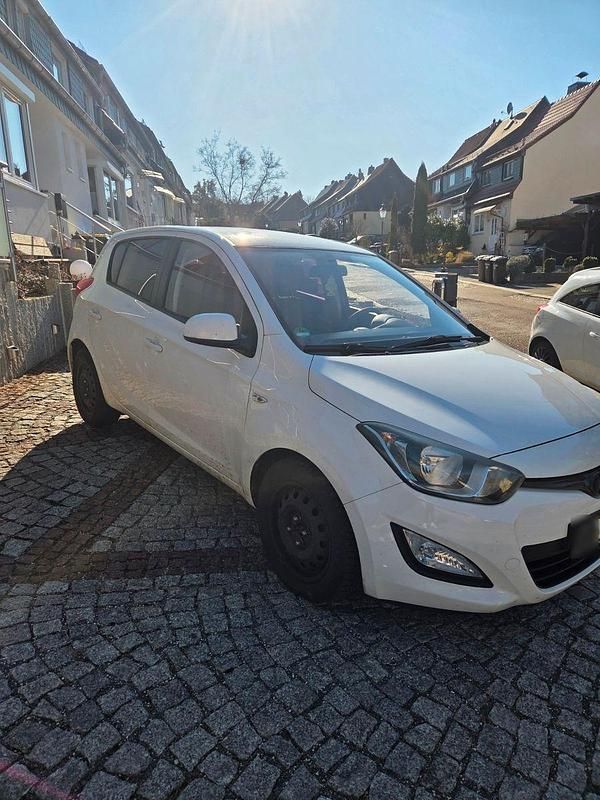 Gebraucht Hyundai i20 Classic 86 PS (63 kW) 2012 Weiß Kleinwagen