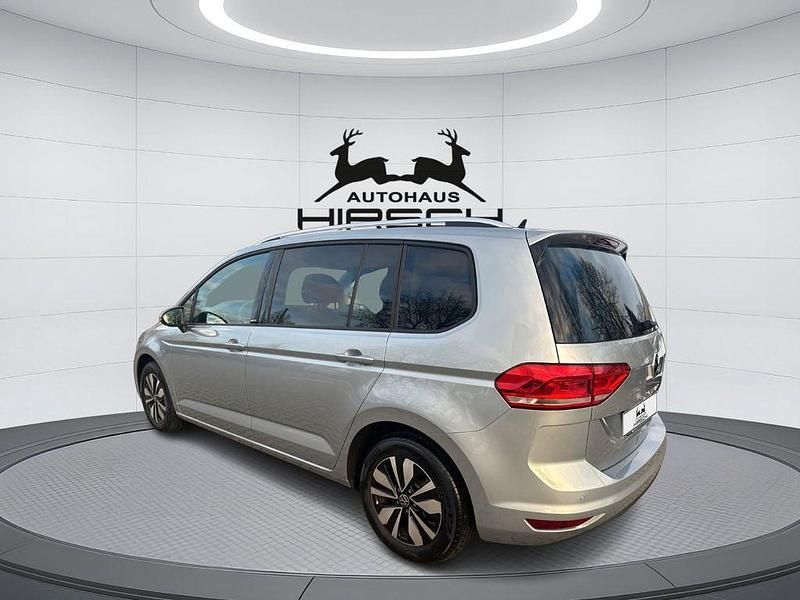 Gebraucht VW Touran 150 PS (110 kW) 2024 Silber Van / Kleinbus
