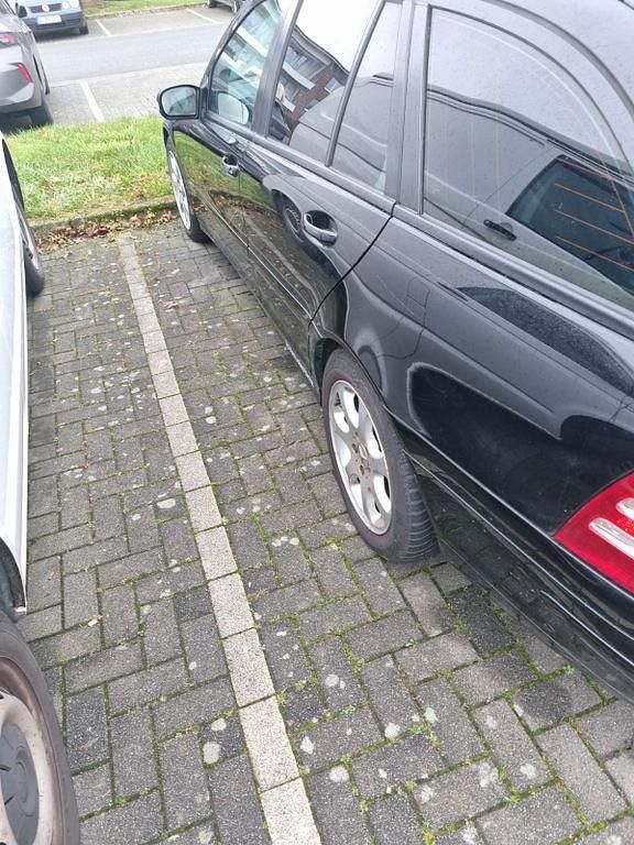 Schwarz Gebraucht 2005 Mercedes C230 Classic Kombi | 1.600 € - Bild 1/4