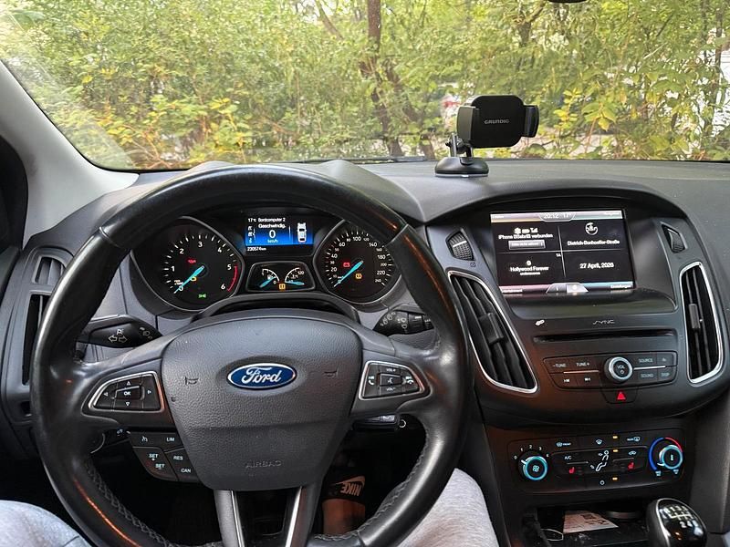 Second-hand Ford Focus 105 CP (77 kW) 2016 Roșu Break