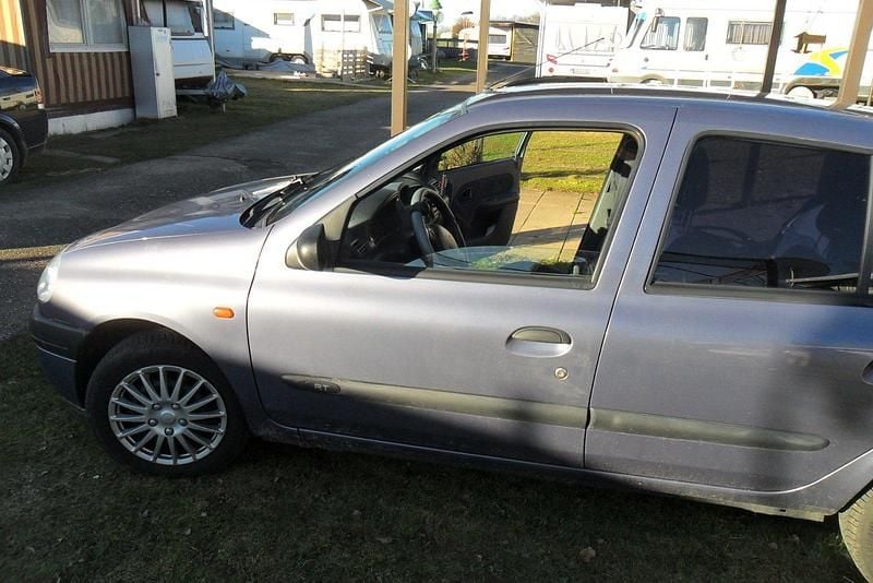 Gebraucht Renault Clio II 80 PS (58 kW) 1999 Violet Kleinwagen