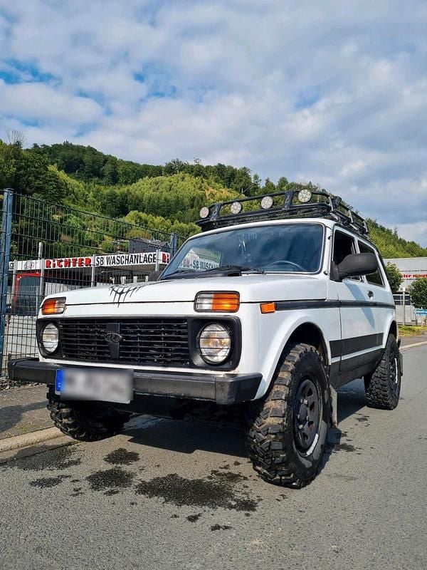 Gebraucht Lada niva 83 PS (61 kW) 2011 Weiß SUV