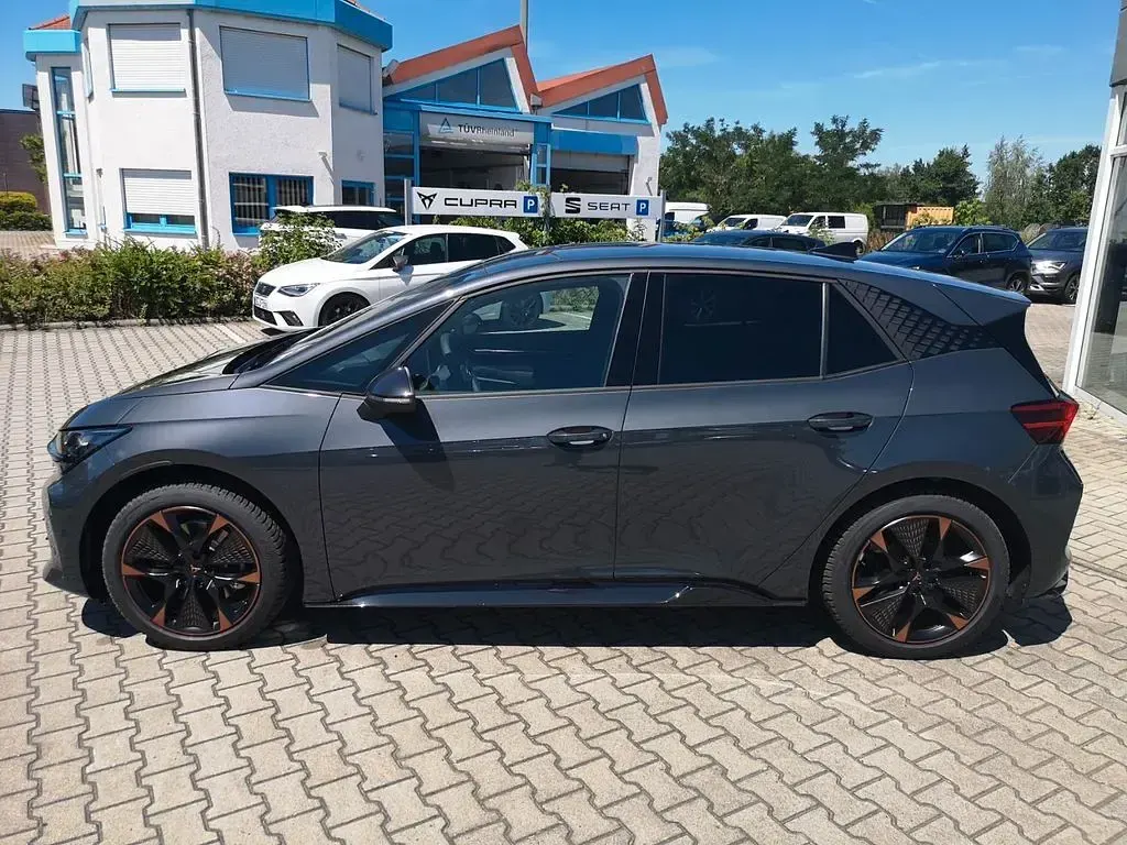 Neu Cupra Born 139 kW (190 PS) 2026 Timanfayagrau Kleinwagen