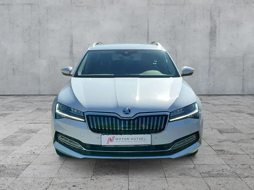 Gebraucht Skoda Superb Style 218 PS (160 kW) 2023 Weiß Kombi