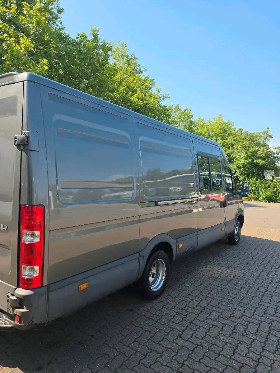 Gebraucht Iveco Daily 170 PS (125 kW) 2014 Silber Van / Kleinbus