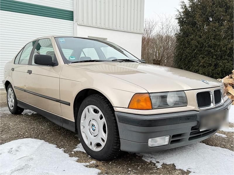 Gebraucht BMW 316 100 PS (73 kW) 1992 Beige Limousine