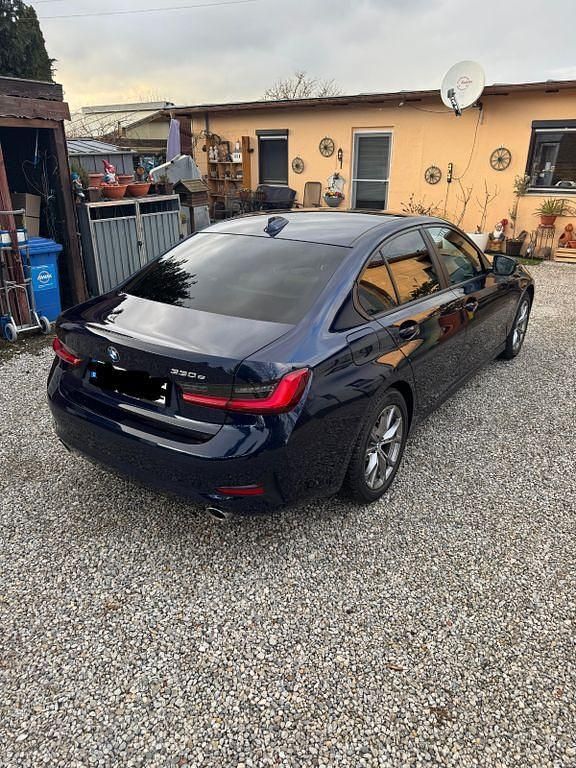 Gebraucht BMW 330e Advantage 292 PS (214 kW) 2019 Blau Limousine