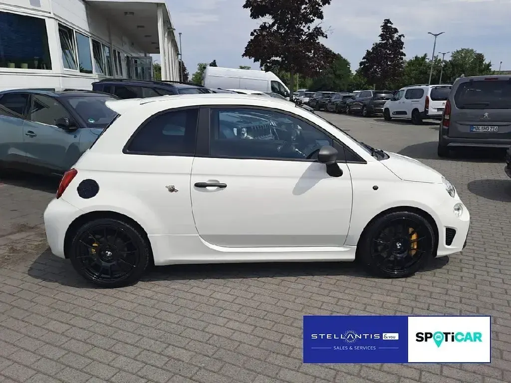 Gebraucht Abarth 695 179 PS (131 kW) 2024 Weiß Kleinwagen