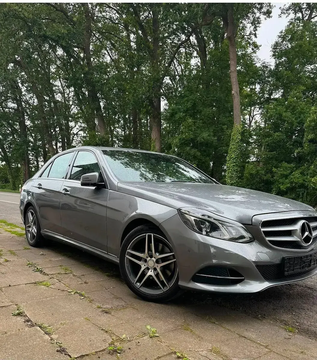 Gebraucht Mercedes E220 Elegance 170 PS (125 kW) 2014 Grau Limousine