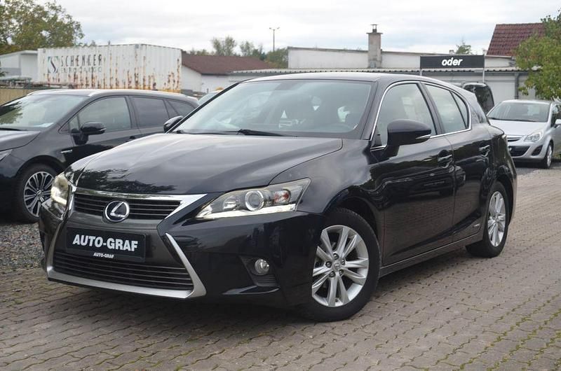 Schwarz Gebraucht 2014 Lexus CT200h Executive Line Limousine | 14.590 € (Etwas zu teuer) - Bild 1/4