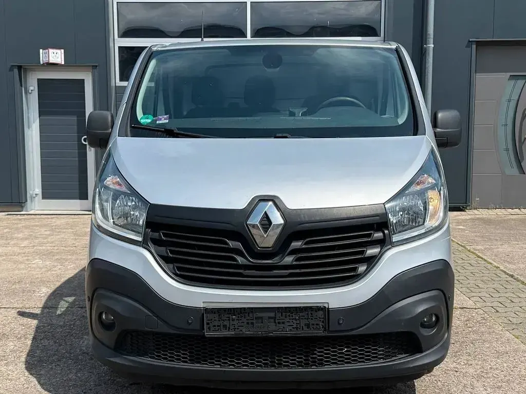 Gebraucht Renault Trafic Komfort 140 PS (102 kW) 2015 Grau Van / Kleinbus