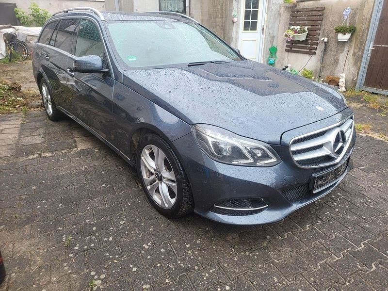 Grau Gebraucht 2013 Mercedes E220 Avantgarde Kombi | 10.300 € (Fairer Preis) - Bild 1/4