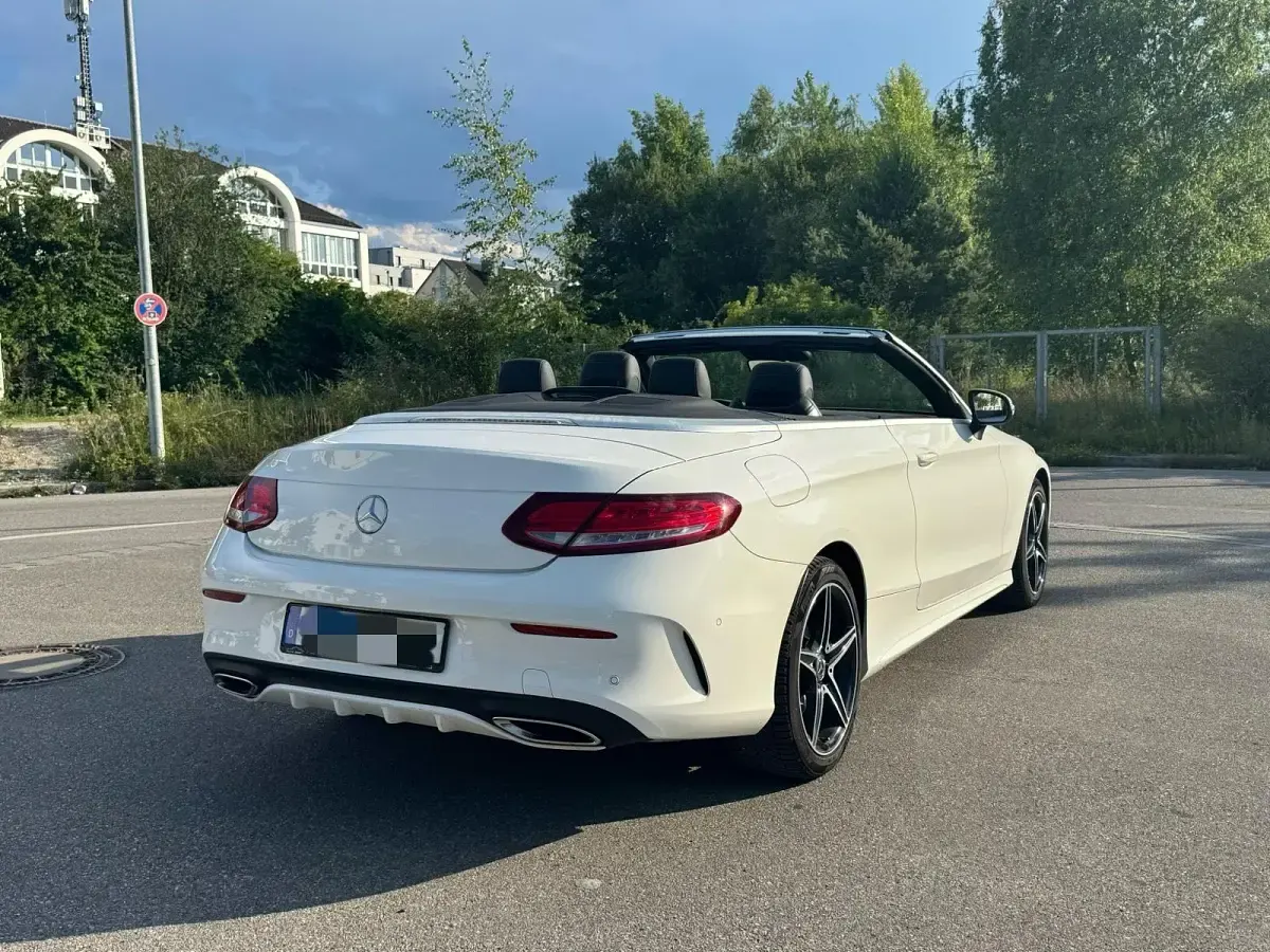 Gebraucht Mercedes C200 AMG line 184 PS (135 kW) 2017 Weiß Cabrio