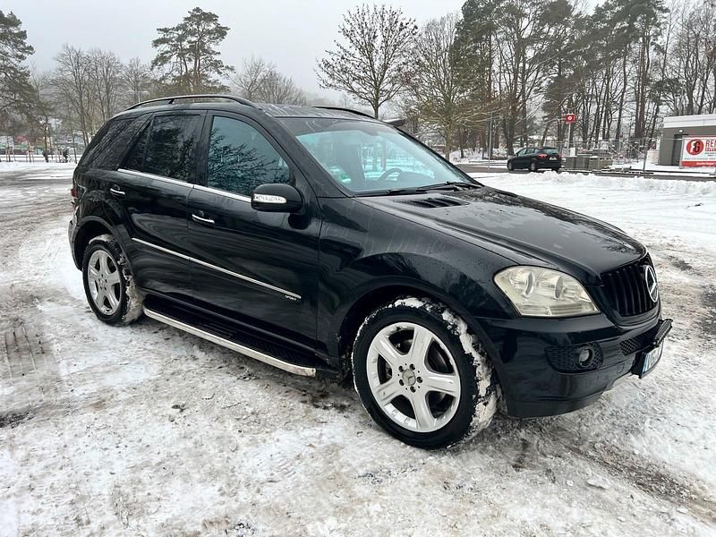 Schwarz Gebraucht 2006 Mercedes ML320 SUV | 7.999 € (Fairer Preis) - Bild 1/4