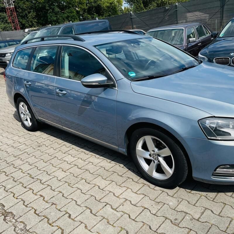 Blau Gebraucht 2011 VW Passat Kombi | 4.850 € (Guter Preis) - Bild 1/4