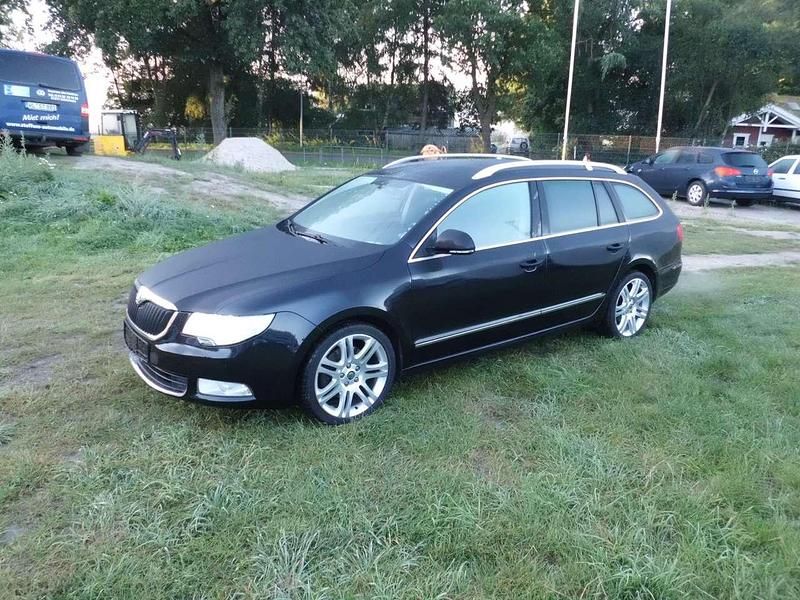 Schwarzmagic perleffekt Gebraucht 2011 Skoda Superb Elegance Kombi | 6.999 € (Fairer Preis) - Bild 1/4