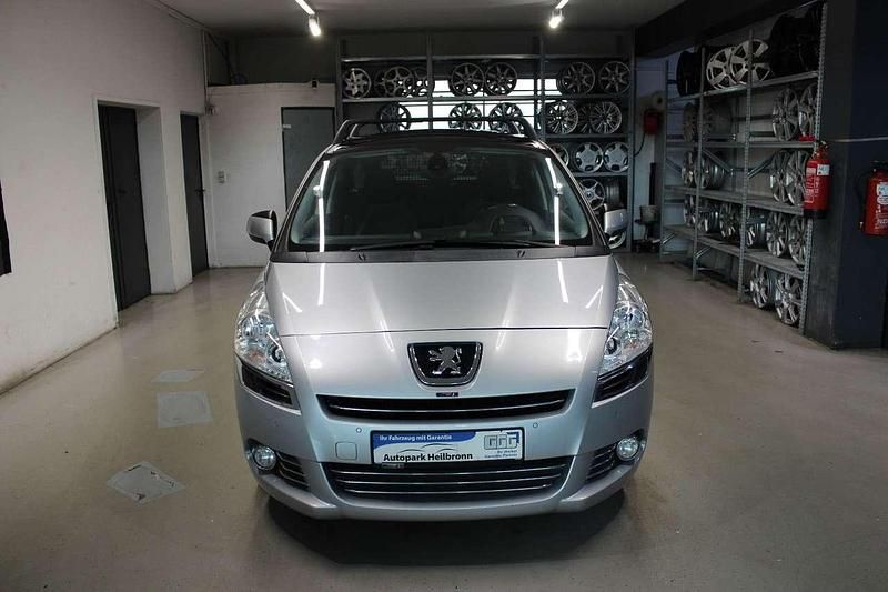 Gebraucht Peugeot 5008 Platinum 156 PS (114 kW) 2010 Grau Van / Kleinbus