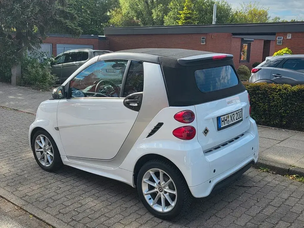 Gebraucht Smart ForTwo Cabrio Passion 71 PS (52 kW) 2013 Weiß Cabrio