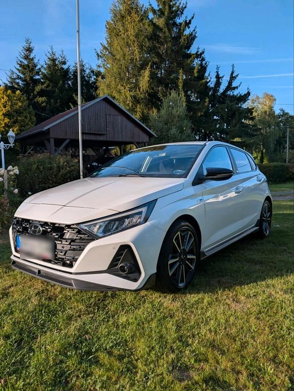 Weiß Gebraucht 2021 Hyundai i20 N Line Limousine | 16.390 € (Fairer Preis) - Bild 1/4
