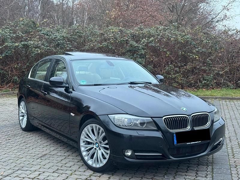 Gebraucht BMW 325 Exclusive 286 PS (210 kW) 2011 Schwarz Limousine
