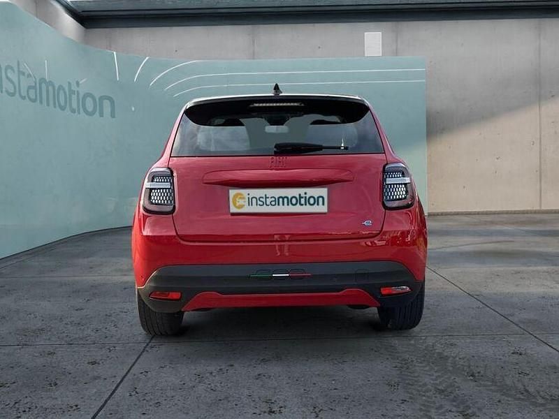 Gebraucht Fiat 600 114 kW (156 PS) 2023 Rot SUV