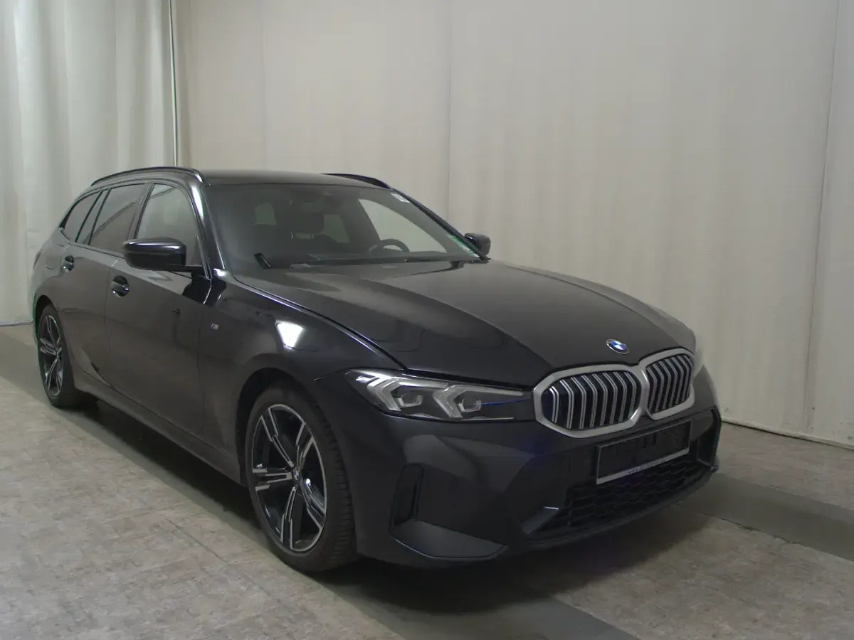 Gebraucht BMW 320 M Sport 190 PS (139 kW) 2023 Schwarz Kombi