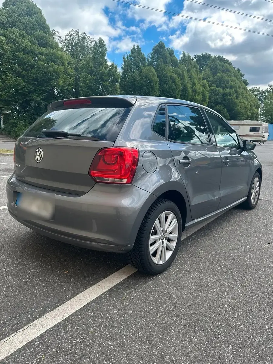 Gebraucht VW Polo 60 PS (44 kW) 2012 Grau Kleinwagen