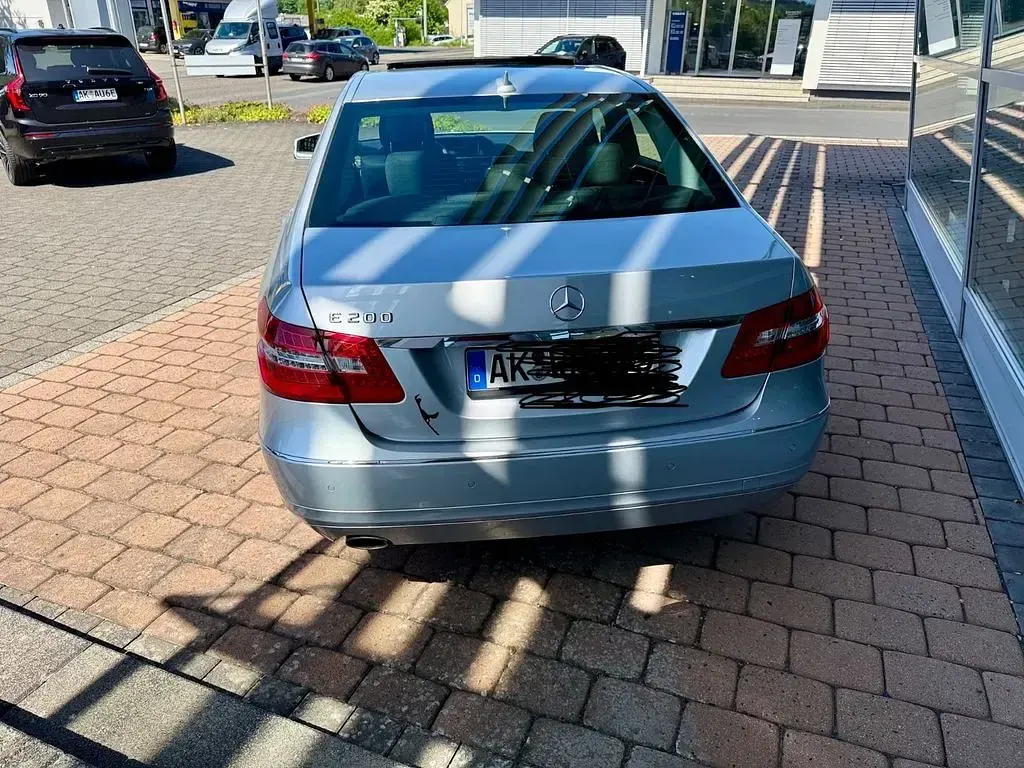 Gebraucht Mercedes E200 Elegance 184 PS (135 kW) 2012 Silber Limousine