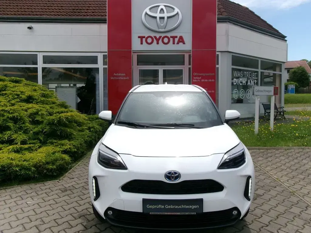Gebraucht Toyota Yaris Cross Team 116 PS (85 kW) 2024 Schneeweiß SUV